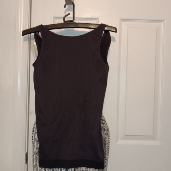 5 Pieces 3 TOPS, 1 PANTS, & 1 CAPRI LEGGINGS Women's - Picture 12 of 16